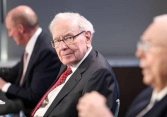Warren Buffett: Đại dịch đã có tác động ‘cực kỳ không đồng đều’ và vẫn chưa kết thúc