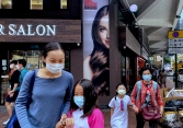 Singapore khuyên người chưa tiêm vaccine không ra khỏi nhà