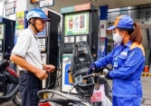Giá xăng RON 95 giảm 102 đồng/lít