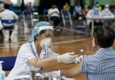 Bộ Y tế đồng ý rút gọn quy trình tiêm chủng vaccine COVID-19 tại TP.HCM
