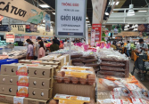 Trứng gia cầm tiếp tục khan hiếm, giá 'neo' ở mức cao