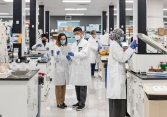 Vingroup nhận chuyển giao công nghệ sản xuất vaccine của Mỹ
