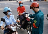 Nhân viên siêu thị, cửa hàng tiện lợi tại TP.HCM được phép ra đường sau 18h