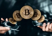Bitcoin giảm sâu, thị trường rực đỏ