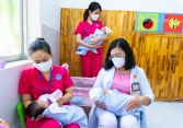 Trẻ sơ sinh có mẹ mắc COVID-19 tại TP.HCM đã có chỗ chăm sóc