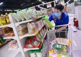 Đồ khô, đồ hộp cháy hàng, sức mua tăng đột biến