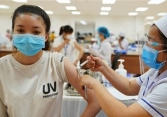Tiêm mũi 2 vaccine COVID-19 muộn, có bị sao không?