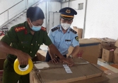 Kho chứa đồ chơi Trung thu nghi hàng Trung Quốc nhập lâu cực lớn bị triệt phá