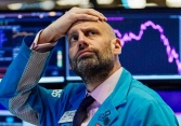 Thị trường chứng khoán thua lỗ, Dow và S&P 500 giảm gần 2%