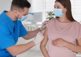 Phụ nữ mang thai tiêm vaccine COVID-19 cần lưu ý gì?
