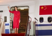 Hàng nghìn người theo dõi chuyến bay trở về Trung Quốc của bà Mạnh Vãn Châu