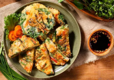 Món ngon mỗi ngày: Bánh tôm hẹ chiên giòn
