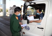 Bất chấp quy định, nhiều tỉnh, thành vẫn yêu cầu test COVID-19 khi lưu thông