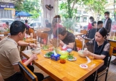 TP.HCM vẫn chưa cho phép quán ăn phục vụ tại chỗ
