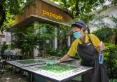 TP.HCM đề xuất cho phép quán bán ăn tại chỗ, Long An cho phép mở cửa vũ trường, quán bar