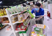 Người dân TP.HCM không lo thiếu hàng Tết