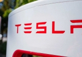 Nhà đầu tư lãi bao nhiêu nếu đầu tư 1.000 USD vào Tesla cách đây 1,5 và 10 năm?