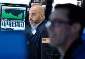 S&P 500 lần đầu tiên đóng cửa trên 4.700 khi cổ phiếu cơ sở hạ tầng phục hồi