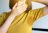 Mẹo khử mùi hôi nách trên áo đơn giản, hiệu quả