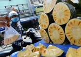Mít thái vào mùa, giá giảm mạnh còn 2.000 đồng/kg