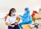 Bộ Y tế hướng dẫn theo dõi sức khỏe sau tiêm vaccine COVID-19 cho trẻ em từ 12-17 tuổi