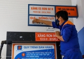 Giá xăng có thể giảm mạnh vào ngày mai?