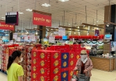 Hàng hóa tết lên kệ, giá bình ổn tại siêu thị