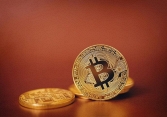 Bitcoin tăng nhẹ, thị trường tiền ảo khởi sắc