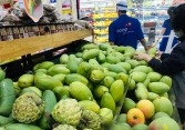 Càng về cuối năm, nhiều loại trái cây tăng giá