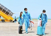 5 người đi cùng chuyến bay với ca nhiễm chủng Omicron đầu tiên tại Việt Nam đã 3 lần âm tính