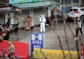 Hai năm sau ca tử vong do COVID đầu tiên: Thế giới vẫn mơ hồ về nguồn gốc coronavirus