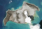 Núi lửa phun trào gây sóng thần ở Tonga tạo ra một hòn đảo mới