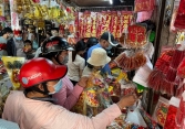 Nhộn nhịp thị trường đồ cúng 'ông Công, ông Táo'