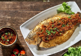 Món ngon mỗi ngày: Cá tai tượng chiên xốt sambal

