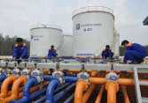 Số liệu cho thấy nguồn xăng dầu nhập khẩu giảm mạnh