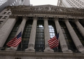 Dow Jones tương lai giảm hơn 300 điểm khi các lệnh trừng phạt giáng xuống Nga
