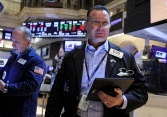Dow Jones tăng 700 điểm khi xung đột Nga - Ukraina tiếp tục căng thẳng