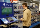 Sony và Carlsberg tạm dừng hoạt động tại Nga