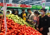 Nhiều siêu thị giảm giá mạnh đến 50%