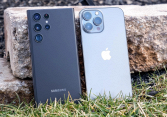 Galaxy S22 Ultra đọ độ bền cùng iPhone 13 Pro Max