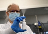 Nga đăng ký vaccine COVID-19 dạng xịt mũi đầu tiên trên thế giới