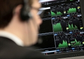 Dow Jones tăng 400 điểm, Nasdaq tăng gần 2% 