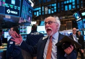 Dow Jones tăng 900 điểm khi các nhà đầu tư đặt cược vào Fed