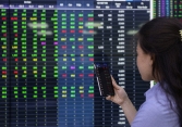 VN-Index đảo chiều tăng gần 24 điểm