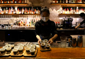 Đồng Nhân dân tệ suy yếu gây căng thẳng cho người tiêu dùng và các hãng hàng không Trung Quốc