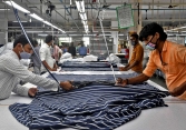 Giá bông tăng cao khiến nhà sản xuất hàng may mặc châu Á 'đau đầu'
