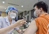 Người dân TP.HCM phải ký cam kết nếu không tiêm vaccine COVID-19 mũi tăng cường