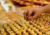 Giá vàng hôm nay 1/7: Về sát mốc 1.800 USD
