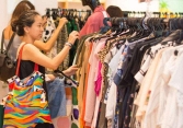 Tại sao ngành thời trang không thể tái chế quần áo cũ?