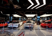 Bên trong showroom bán những chiếc siêu xe đắt nhất hành tinh